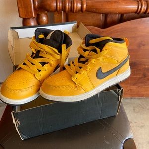 Boys Jordan’s size 1.5